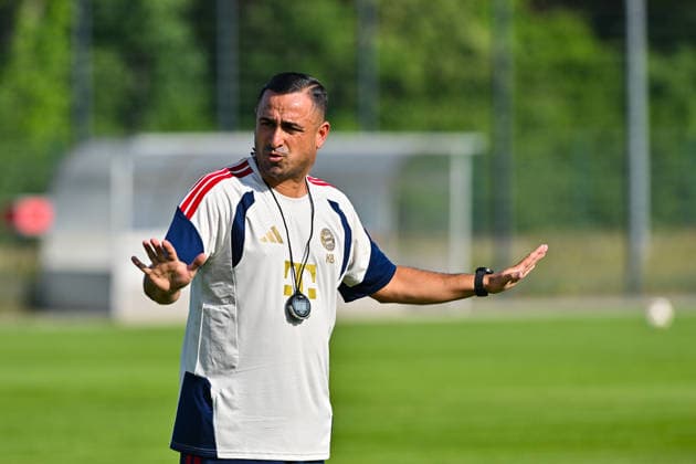 Trainingsauftakt FC Bayern München II; 22.06.2026 MÜNCHEN, GERMANY - 22. June: im Bild Babak KEYHANFAR CO-Trainer FC Bayern München II beim Trainingsauftakt der kleinen Bayern *** FC Bayern Munich II Kicks Off Training Season on June 22, 2026, in Munich, Germany. Pictured Copyright: xBEAUTIFULxSPORTS Goldbergx