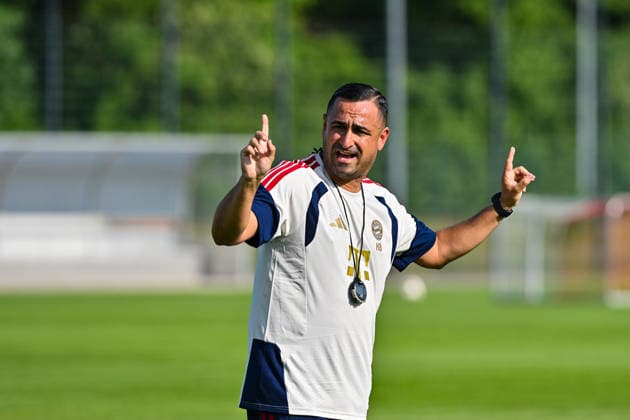 Trainingsauftakt FC Bayern München II; 22.06.2026 MÜNCHEN, GERMANY - 22. June: im Bild Babak KEYHANFAR CO-Trainer FC Bayern München II beim Trainingsauftakt der kleinen Bayern *** FC Bayern Munich II Kicks Off Training Season on June 22, 2026, in Munich, Germany. Pictured Copyright: xBEAUTIFULxSPORTS Goldbergx