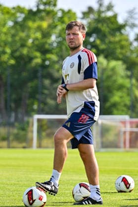 Trainingsauftakt FC Bayern München II; 22.06.2026 MÜNCHEN, GERMANY - 22. June: im Bild Christian STRÖBEL CO-Trainer FC Bayern München II beim Trainingsauftakt der kleinen Bayern *** FC Bayern Munich II Kicks Off Training Season on June 22, 2026, in Munich, Germany. Pictured Copyright: xBEAUTIFULxSPORTS Goldbergx