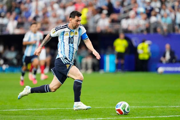 June 22, 2026, Arlington, Texas, United States: Lionel Messi of Argentina runs with the ball during the FIFA World Cup, WM, Weltmeisterschaft, Fussball 2026 Group J match between Argentina and Austria at Dallas Stadium on June 22, 2026 in Arlington, Texas. Argentina V Austria: Group J - FIFA World Cup 2026  - ZUMAa181 20260622_zaa_a181_065 Copyright: xJosexBretonx