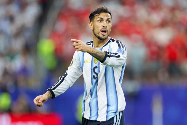 Leandro Paredes (Argentinia) gestures during the FIFA World Cup, WM, Weltmeisterschaft, Fussball 2026 Group J match between Argentina and Austria at Dallas Stadium on June 22, 2026 in Dallas, United States. (Photo by Torbjorn Tande DeFodi Images) - *** Leandro Paredes of Argentina gestures during the 2026 FIFA World Cup Group J match between Argentina and Austria at Dallas Stadium on June 22, 2026, in Dallas, United States. Photo by Torbjorn Tande, DeFodi Images,detected_source_language