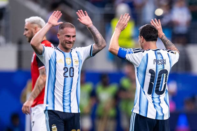 260622 Alexis Mac Allister and Lionel Messi of Argentina celebrate after the FIFA World Cup, WM, Weltmeisterschaft, Fussball 2026 football match between Argentina and Austria on June 22, 2026 in Dallas. Photo: Ludvig Thunman BILDBYRAN kod LT LT0807 fotboll football soccer fotball vm fotbolls-vm fotball-vm fotbolls-vm 2026 fifa world cup 2026 day 12 bbeng jubel *** June 22, 2026  Copyright: LUDVIGxTHUNMAN BB260622LT127
