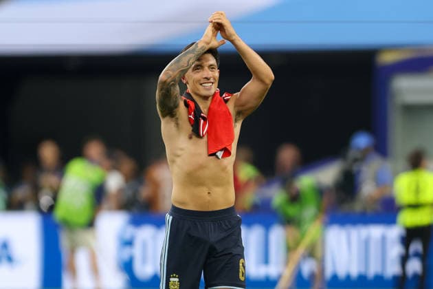 Lisandro Martinez (Argentinia) gestures during the FIFA World Cup, WM, Weltmeisterschaft, Fussball 2026 Group J match between Argentina and Austria at Dallas Stadium on June 22, 2026 in Dallas, United States. (Photo by Torbjorn Tande DeFodi Images) - *** Lisandro Martinez of Argentina gestures during the 2026 FIFA World Cup Group J match between Argentina and Austria at Dallas Stadium on June 22, 2026, in Dallas, United States. Photo by Torbjorn Tande, DeFodi Images,detected_source_language
