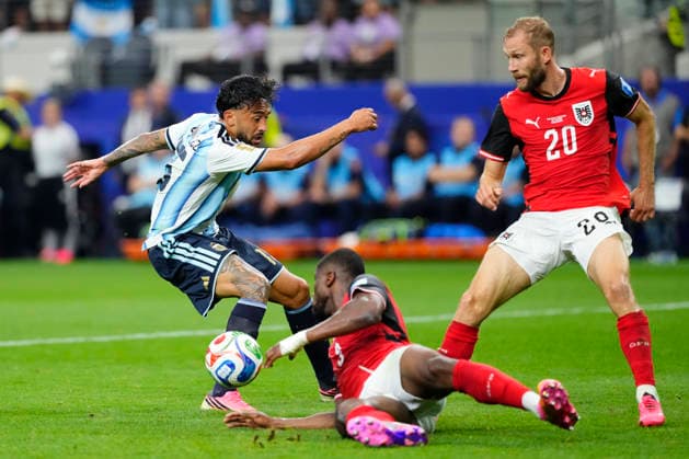 June 22, 2026, Arlington, Texas, United States: Nico Gonzalez of Argentina kicks the ball during the FIFA World Cup, WM, Weltmeisterschaft, Fussball 2026 Group J match between Argentina and Austria at Dallas Stadium on June 22, 2026 in Arlington, Texas. Arlington United States - ZUMAa181 20260622_zaa_a181_100 Copyright: xJosexBretonx