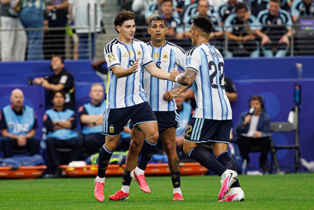 Julian Alvarez and Lautaro Martinez seen during FIFA World Cup, WM, Weltmeisterschaft, Fussball 2026 game between national teams of Argentina and Austria (Grzegorz Wajda Ball Raw Images) Arlington Dallas Stadium USA Copyright: xGrzegorzxWajdax grzegorzwajda_argentina_austria_2526_5-41