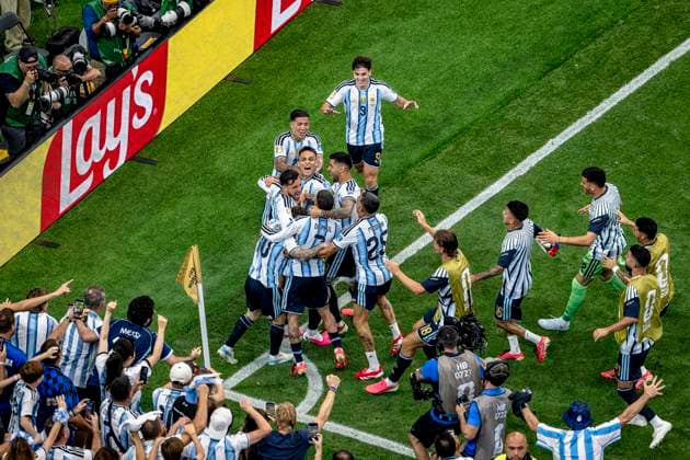 Sport Bilder des Tages DALLAS - The players of Argentina celebrate Lionel Messi s 2-0 goal of Argentina during the 2026 World Cup at AT&T Stadium on June 22, 2026, in Dallas, United States. (Photo by Stefan Koops EYE4IMAGES DeFodi Images) - *** DALLAS