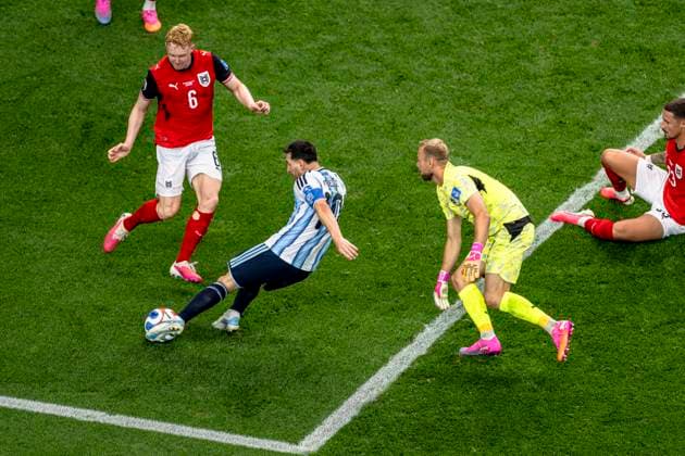 DALLAS - Lionel Messi of Argentina scores the 2-0, Nicolas Seiwald of Austria and goalkeeper Alexander Schlager of Austria cannot stop him during the 2026 World Cup at AT&T Stadium on June 22, 2026, in Dallas, United States. (Photo by Stefan Koops EYE4IMAGES DeFodi Images) - *** DALLAS