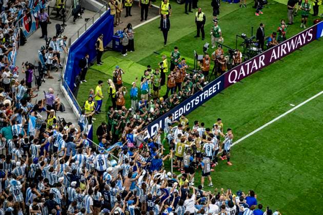 DALLAS - The players and supporters of Argentina celebrate Lionel Messi s 2-0 goal of Argentina during the 2026 World Cup at AT&T Stadium on June 22, 2026, in Dallas, United States. (Photo by Stefan Koops EYE4IMAGES DeFodi Images) - *** DALLAS