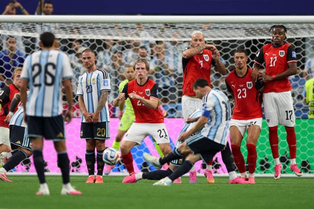 ARLINGTON, TX - JUNE 22: Austria players leap as Lionel Messi 10 of Argentina takes a free kick during the FIFA World Cup, WM, Weltmeisterschaft, Fussball 2026 Group J match between Argentina and Austria on June 22, 2026, at Dallas Stadium in Dallas, Texas. (Photo by David Buono Icon Sportswire) SOCCER: JUN 22 FIFA World Cup 26 Group J - Argentina vs Austria EDITORIAL USE ONLY Icon260622070