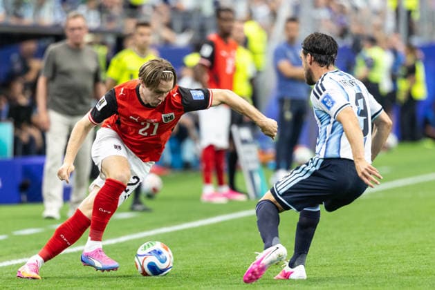 SOCCER - FIFA World Cup, WM, Weltmeisterschaft, Fussball 2026 ARLINGTON,TEXAS,USA,22.JUN.26 - SOCCER - FIFA World Cup 2026, group stage, Argentina vs Austria. Image shows Patrick Wimmer and Julian Alvarez (ARG).  GEPAxpictures xArminxRauthner