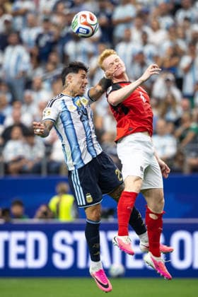 SOCCER - FIFA World Cup, WM, Weltmeisterschaft, Fussball 2026 ARLINGTON,TEXAS,USA,22.JUN.26 - SOCCER - FIFA World Cup 2026, group stage, Argentina vs Austria. Image shows Enzo Fernandez (ARG) and Nicolas Seiwald (AUT).  GEPAxpictures xArminxRauthner