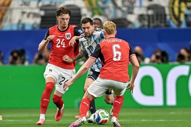 Messi leads Argentina into World Cup knockout stage DALLAS, TEXAS, UNITED STATES JUNE 22: Lionel Messi ( 10) of Argentina in action during the FIFA World Cup, WM, Weltmeisterschaft, Fussball 2026 Group J match between Argentina and Austria at Dallas Stadium in Dallas, Texas, United States, on June 22, 2026. Argentina defeated Austria 2-0 to qualify for the knockout stage. Dallas United States of America Copyright: x xwalidxibrahimx xJNAxPressx
