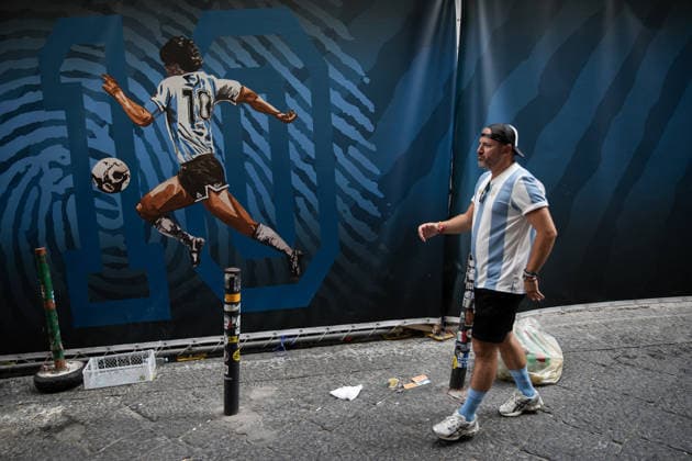 Argentina fans during the World Cup match between Argentina and Austria in Naples NAPLES, ITALY - JUNE 22: Argentina fans are seen before the World Cup match between Argentina and Austria in the Spanish Quarter of Naples, Italy on June 22, 2026. Iso Ekle Anadolu Naples Italy. Editorial use only. Please get in touch for any other usage.  Copyright: x2026xAnadoluxIsoxEklex