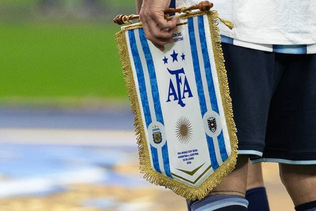 June 22, 2026, Arlington, Texas, USA: A detailed shot of Lionel Messi holding the Argentina Team flag during the 2026 FIFA World Cup, WM, Weltmeisterschaft, Fussball Group J match between Argentina and Austria at Dallas Stadium in Arlington, Texas. Arlington USA - ZUMAh193 20260622_zsp_h193_057 Copyright: xDanielxMcGregor-Huyerx