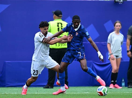 France v Iraq - FIFA World Cup, WM, Weltmeisterschaft, Fussball 2026 - Group I PHILADELPHIA, UNITED STATES - JUNE 22: Ousmane Dembele (7) of France in action against Merchas Doski (23) of Iraq during the 2026 FIFA World Cup First Stage Group I match between France and Iraq at Lincoln Financial Field (Philadelphia Stadium) in Philadelphia, Pennsylvania, United States on June 22, 2026. Abdulhamid Hosbas Anadolu Pennsylvania United States. Editorial use only. Please get in touch for any other usage.  Copyright: x2026xAnadoluxAbdulhamidxHosbasx
