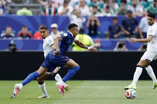 PHILADELPHIA - (LR) Amir Alammari of Iraq, Kylian Mbappe of France during the 2026 FIFA World Cup, WM, Weltmeisterschaft, Fussball Group 1 match between France and Iraq at the Philadelphia Stadium on June 22, 2026 in Philadelphia, United States. MAURICE VAN STEEN ANP FIFA World Cup 2026 2026 xVIxANPxSportx xMauricexvanxSteenxIVx 561691973 originalFilename: 561691973.jpg