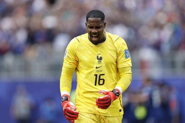 PHILADELPHIA - France goalkeeper Mike Maignan celebrates the 1-0 during the FIFA 2026 World Cup Group I match between France and Iraq at the Philadelphia Stadium on June 22, 2026, in Philadelphia, United States. MAURICE VAN STEEN ANP FIFA World Cup, WM, Weltmeisterschaft, Fussball 2026 2026 xVIxANPxSportx xMauricexvanxSteenxIVx 561692183 originalFilename: 561692183.jpg