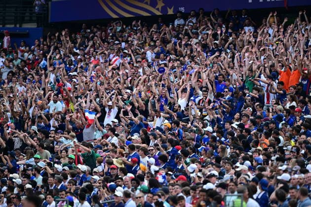 France v Iraq - FIFA World Cup, WM, Weltmeisterschaft, Fussball 2026 - Group I PHILADELPHIA, UNITED STATES - JUNE 22: Fans celebrate after Kylian Mbappe (10) of France scored a goal during the 2026 FIFA World Cup First Stage Group I match between France and Iraq at Lincoln Financial Field (Philadelphia Stadium) in Philadelphia, Pennsylvania, United States on June 22, 2026. Abdulhamid Hosbas Anadolu Pennsylvania United States. Editorial use only. Please get in touch for any other usage.  Copyright: x2026xAnadoluxAbdulhamidxHosbasx