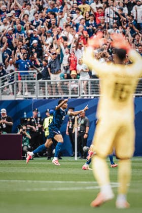 Fußball Herren FIFA Fußball-Weltmeisterschaft 2026 Gruppe I Frankreich vs. Irak 22.06.2026 Torjubel Kylian Mbappe ( 10, Frankreich) Philadelphia Philadelphia Stadion Pennsylvania United States of America *** Mens Soccer 2026 FIFA World Cup Group I France vs. Iraq June 22, 2026 Goal celebration by Kylian Mbappé 10, France Philadelphia, Philadelphia Stadium, Pennsylvania, United States of America,detected_source_language