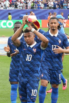 Kylian Mbappe (C) of France waves to the crowd during a Group I match of the 2026 FIFA World Cup, WM, Weltmeisterschaft, Fussball between France and Iraq at Lincoln Financial Field in Philadelphia, United States, 22 June 2026. FIFA WORLD CUP 2026 - Group I France vs Iraq !ACHTUNG: NUR REDAKTIONELLE NUTZUNG!  Copyright: xÁngelxColmenaresx AME3410 20260622-55020678117_1