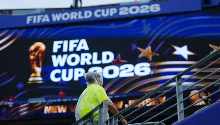 A steward in a rain poncho before the match Norway v Senegal, 2026 FIFA World Cup, WM, Weltmeisterschaft, Fussball Group I, Football, New York New Jersey Stadium, East Rutherford, New Jersey, USA - 22 Jun 2026East Rutherford New York New Jersey Stadium New Jersey (NJ) United States of America EDITORIAL USE ONLY No use with unauthorised audio, video, data, fixture lists, club league logos or live services. Online in-match use limited to 120 images, no video emulation. No use in betting, games or single club league player publications.  Copyright: xJavierxGarcia Shutterstockx 16949464b