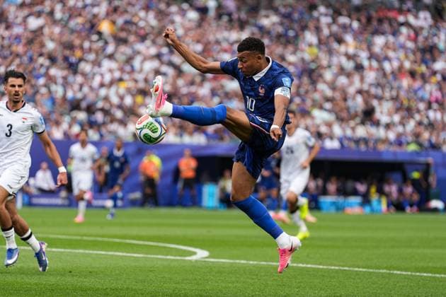 Kylian MbappÃ of France controls the ball France v Iraq, 2026 FIFA World Cup, WM, Weltmeisterschaft, Fussball Group I, Football, Philadelphia Stadium, Philadelphia, Pennsylvania, USA - 22 Jun 2026Philadelphia Philadelphia Stadium Pennsylvania (PA) United States of America  Copyright: xIsmaelxAdnan Shutterstockx 16950632al