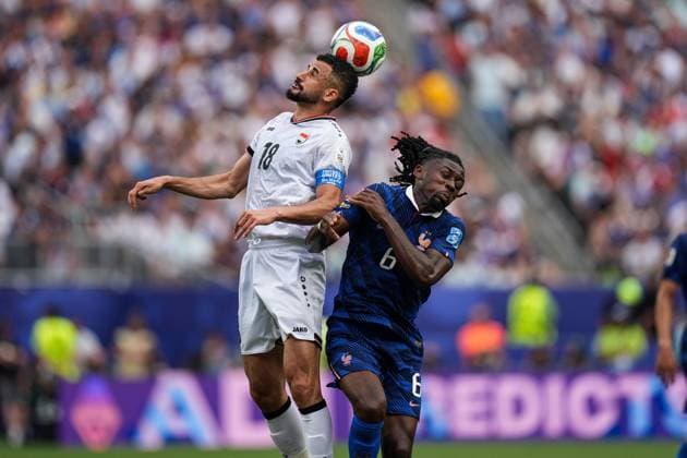 Ayman Hussein of Iraq heads the ball over Kouadio KonÃ of France France v Iraq, 2026 FIFA World Cup, WM, Weltmeisterschaft, Fussball Group I, Football, Philadelphia Stadium, Philadelphia, Pennsylvania, USA - 22 Jun 2026Philadelphia Philadelphia Stadium Pennsylvania (PA) United States of America  Copyright: xIsmaelxAdnan Shutterstockx 16950632aw