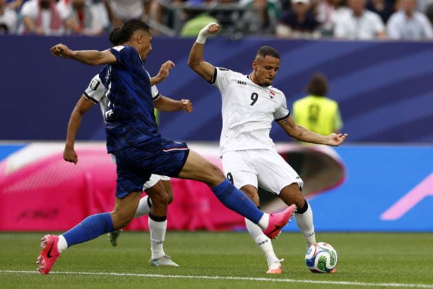 FIFA World Cup, WM, Weltmeisterschaft, Fussball 2026 - Group I - France vs Iraq William Saliba of France (L) in action against Ali Al-Hamadi of Iraq (R) during the FIFA World Cup 2026 group stage match France against Iraq, in Philadelphia, Pennsylvania, USA, 22 June 2026. PHILADELPHIA United States  Copyright: xWILLxOLIVERx