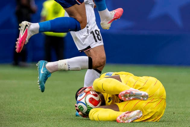 Mike Maignan of France control a ball during a Group I match of the 2026 FIFA World Cup, WM, Weltmeisterschaft, Fussball between France and Iraq at Lincoln Financial Field in Philadelphia, United States, 22 June 2026. FIFA WORLD CUP 2026 - Group I France vs Iraq !ACHTUNG: NUR REDAKTIONELLE NUTZUNG!  Copyright: xAngelxColmenaresx GR1097 20260622-55020678152_1