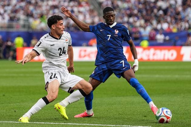 Zaid Ismael of Iraq passes the ball past Ousmane DembÃ lÃ of France France v Iraq, 2026 FIFA World Cup, WM, Weltmeisterschaft, Fussball Group I, Football, Philadelphia Stadium, Philadelphia, Pennsylvania, USA - 22 Jun 2026Philadelphia Philadelphia Stadium Pennsylvania (PA) United States of America  Copyright: xIsmaelxAdnan Shutterstockx 16950632bc