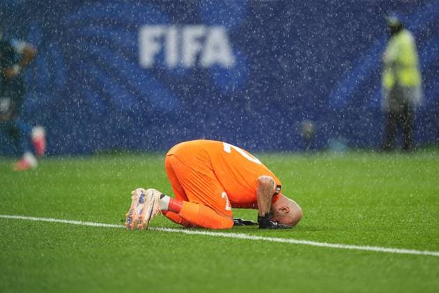 Ahmed Basil Fadhil of Iraq praying France v Iraq, 2026 FIFA World Cup, WM, Weltmeisterschaft, Fussball Group I, Football, Philadelphia Stadium, Philadelphia, Pennsylvania, USA - 22 Jun 2026Philadelphia Philadelphia Stadium Pennsylvania (PA) United States of America  Copyright: xIsmaelxAdnan Shutterstockx 16950632bm