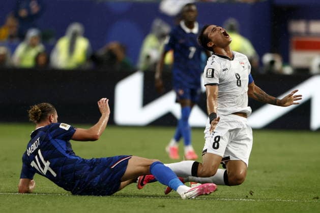 FIFA World Cup, WM, Weltmeisterschaft, Fussball 2026 - Group I - France vs Iraq Adrien Rabiot of France (L) in action against Ibrahim Bayesh of Iraq (R) during the FIFA World Cup 2026 group stage match France against Iraq, in Philadelphia, Pennsylvania, USA, 22 June 2026. PHILADELPHIA United States  Copyright: xWILLxOLIVERx