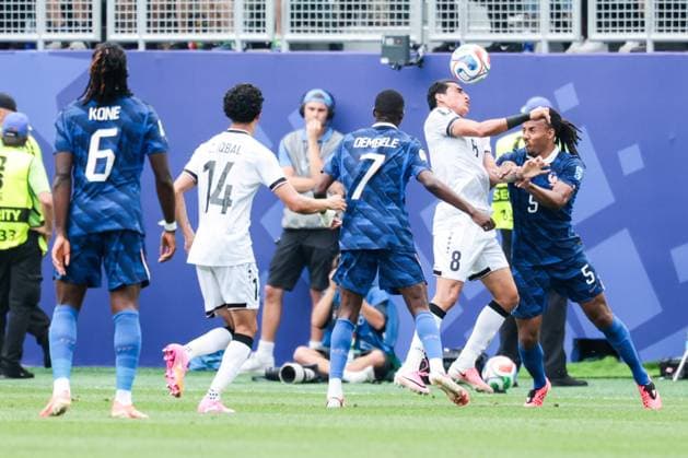 RECORD DATE NOT STATED FIFA World Cup, WM, Weltmeisterschaft, Fussball 2026 - Group I - France v Iraq Jules Kounde player of France and Ibrahim Bayesh player of Iraq during the match between France and Iraq in the second round of Group I of the 2026 FIFA World Cup group stage at Philadelphia Stadium, in Philadelphia, United States, on Monday, June 22, 2026.(Foto: Vanessa Carvalho Brazil Photo Press IMAGO) Sports %G Copyright: xVanessaxCarvalhox