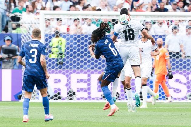 RECORD DATE NOT STATED FIFA World Cup, WM, Weltmeisterschaft, Fussball 2026 - Group I - France v Iraq Aymen Hussein player of Iraq and Manu Kone player of France during the match between France and Iraq in the second round of Group I of the 2026 FIFA World Cup group stage at Philadelphia Stadium, in Philadelphia, United States, on Monday, June 22, 2026.(Foto: Vanessa Carvalho Brazil Photo Press IMAGO) Sports %G Copyright: xVanessaxCarvalhox