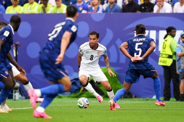 June 22, 2026: Iraq Midfielder Ibrahim Bayesh (8) controls the ball during the first half of a World Cup Match against France at Philadelphia Stadium in Philadelphia, Pennsylvania. CSM Philadelphia United States of America - ZUMAc04_ 20260622_zma_c04_057 Copyright: xKylexRoddenx