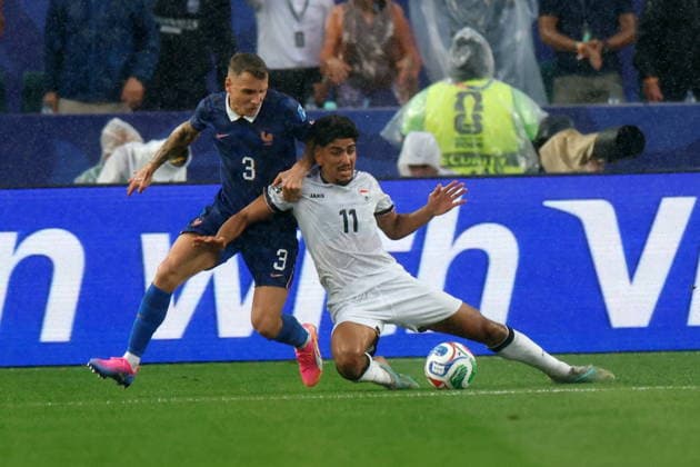 PHILADELPHIA STADIUM PHILADELPHIA PENNSYLVANIA USA 22.06.2026 FIFA MISTRZOSTWA SWIATA 2026 W PILKA NOZNA W USA MECZ GRUPA I AND FRANCE FRANCJA I AND IRAK IRAQ FIFA World Cup, WM, Weltmeisterschaft, Fussball 2026 Group I match between France and Iraq at Philadelphia Stadium in Philadelphia, Pennsylvania, USA on June 22, 2026. N Z France defender Lucas Digne (3) Iraq midfielder Ahmed Qasem (11) KAMIL KRZACZYNSKI NEWSPIX.PL --- newspix.pl POLAND OUT!  KSK