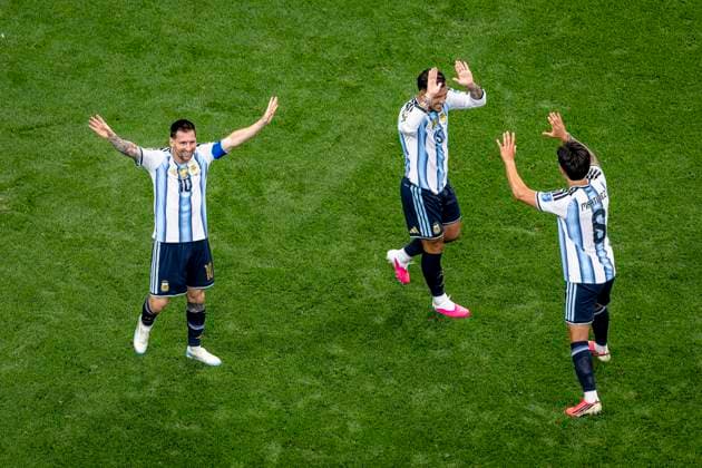 DALLAS - Lionel Messi of Argentina, Nico Gonzalez of Argentina, and Lisandro Martinez of Argentina celebrate the 2-0 during the 2026 World Cup at AT&T Stadium on June 22, 2026, in Dallas, United States. (Photo by Stefan Koops EYE4IMAGES DeFodi Images) - *** DALLAS
