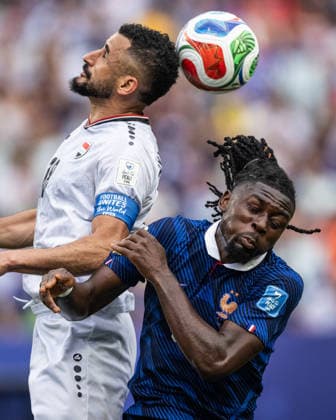 Ayman Hussein of Iraq (L) heads the ball under pressure from Kouadio Kone of France (R) during a FIFA Men’s World Cup 2026 Group Stage football match between France and Iraq at Philadelphia Stadium, in Philadelphia on June 22th 2026 (Photo by Ricardo Nogueira SPP)  Copyright: xRicardoxNogueira SPPx Sportspressphoto_SPR173728