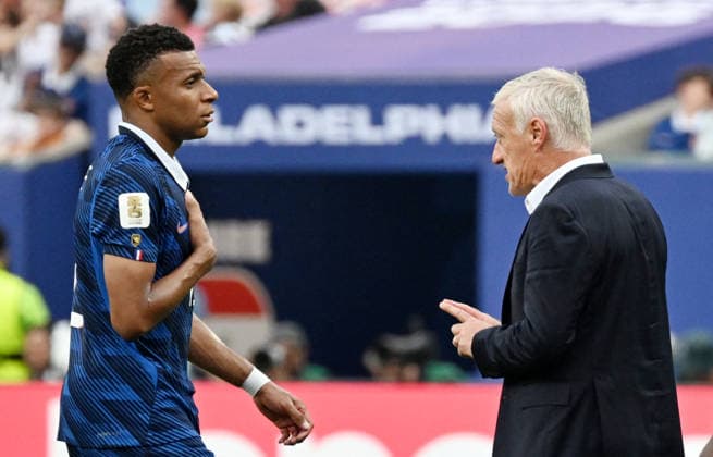 2026 World Cup - France vs Iraq in Philadelphia Coach Didier Deshamps from France and France forward Kylian Mbappé (10) during World Cup 2026 game France vs Iraq on June 22, 2026 in Philadelphia, Pennsylvania. Photo by Olivier Douliery ABACAPRESS.COM Philadelphia Pennsylvania United States  Copyright: xDoulieryxOlivier ABACAx