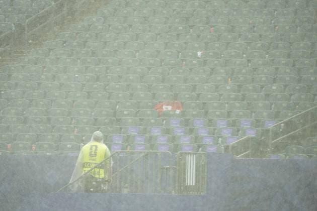 June 22, 2026, Philadelphia, Pennsylvania, USA: A security worker is seen under a heavy rain during a pause of the 2026 World Cup Group I football match between France and Iraq at Lincoln Financial Field Stadium in Philadelphia, Pennsylvania, USA, on June 22, 2026. Philadelphia USA - ZUMAs337 20260622_znp_s337_016 Copyright: xGentxShkullakux
