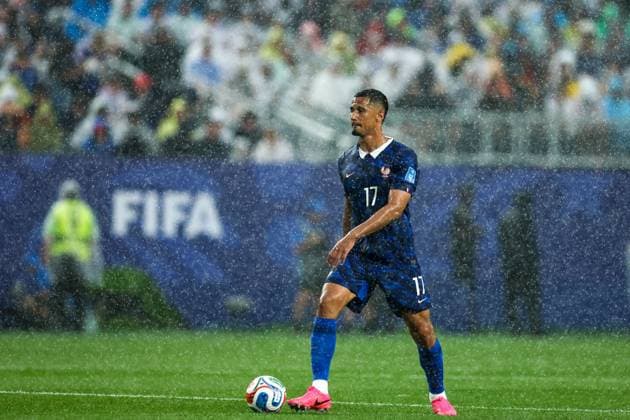 France-Iraq World Cup game suspended due to severe weather alert PHILADELPHIA, PENNSYLVANIA JUNE 22: William Saliba ( 17) The FIFA World Cup, WM, Weltmeisterschaft, Fussball 2026 Group I match between France and Iraq at Philadelphia Stadium was suspended at halftime due to severe thunderstorms and lightning in the area on June 22, 2026. France led 1 0 through a first-half goal by Kylian MbappÃ before FIFA halted play and instructed spectators to seek shelter inside the stadium. Under local safety protocols, the match could only resume after a prolonged period without lightning strikes in the vicinity. PHILADELPHIA United States of America Copyright: x xAymanxArefxMohamedxSaadxElxDinx xJNAxPressx