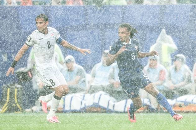 RECORD DATE NOT STATED FIFA World Cup, WM, Weltmeisterschaft, Fussball 2026 - Group I - France v Iraq Jules Kounde player of France and Ibrahim Bayesh player of Iraq during the match between France and Iraq in the second round of Group I of the 2026 FIFA World Cup group stage at Philadelphia Stadium, in Philadelphia, United States, on Monday, June 22, 2026.(Foto: Vanessa Carvalho Brazil Photo Press IMAGO) Sports %G Copyright: xVanessaxCarvalhox