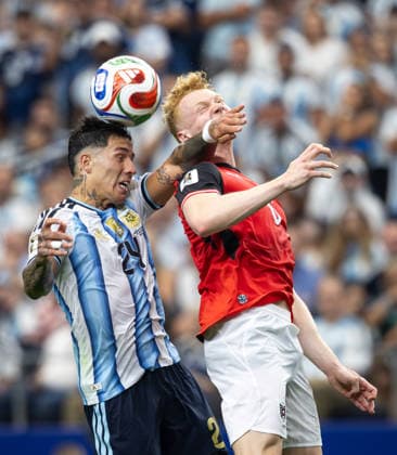 SOCCER - FIFA World Cup, WM, Weltmeisterschaft, Fussball 2026 ARLINGTON,TEXAS,USA,22.JUN.26 - SOCCER - FIFA World Cup 2026, group stage, Argentina vs Austria. Image shows Enzo Fernandez (ARG) and Nicolas Seiwald (AUT).  GEPAxpictures xArminxRauthner