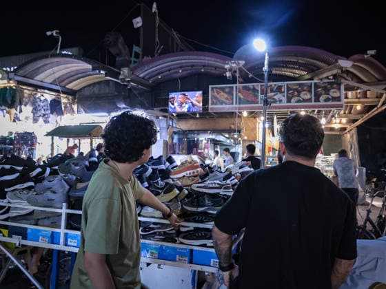 June 22, 2026, Erbil, Kurdistan Region, Iraq: ERBIL IRAQ JUNE 2026 Iraqi football fans gather in the city of Erbil to watch the 2026 FIFA World Cup, WM, Weltmeisterschaft, Fussball matches. Fans are seen showing their support for their favorite teams including the Iraqi and French national teams in the area near the historic Erbil Citadel and the popular Iskan district Erbil Iraq - ZUMAr205 20260622_zip_r205_001 Copyright: xSaburxRashidx