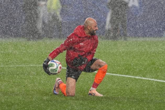 Ahmed Basil Fadhil of Iraq warms up France v Iraq, 2026 FIFA World Cup, WM, Weltmeisterschaft, Fussball Group I, Football, Philadelphia Stadium, Philadelphia, Pennsylvania, USA - 22 Jun 2026Philadelphia Philadelphia Stadium Pennsylvania (PA) United States of America  Copyright: xIsmaelxAdnan Shutterstockx 16950632bz