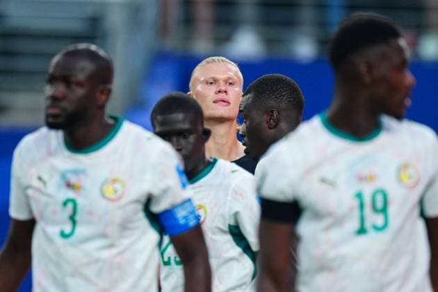 Erling Haaland of Norway looks in between multiple Senegal players Norway v Senegal, 2026 FIFA World Cup, WM, Weltmeisterschaft, Fussball Group I, Football, New York New Jersey Stadium, East Rutherford, New Jersey, USA - 22 Jun 2026East Rutherford New York New Jersey Stadium New Jersey (NJ) United States of America EDITORIAL USE ONLY No use with unauthorised audio, video, data, fixture lists, club league logos or live services. Online in-match use limited to 120 images, no video emulation. No use in betting, games or single club league player publications.  Copyright: xJavierxGarcia Shutterstockx 16949464k