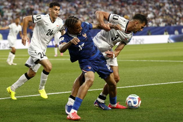 FIFA World Cup, WM, Weltmeisterschaft, Fussball 2026 - Group I - France vs Iraq Bradley Barcola of France (L) in action against Hussein Ali of Iraq during the FIFA World Cup 2026 group stage match France against Iraq, in Philadelphia, Pennsylvania, USA, 22 June 2026. PHILADELPHIA United States  Copyright: xWILLxOLIVERx