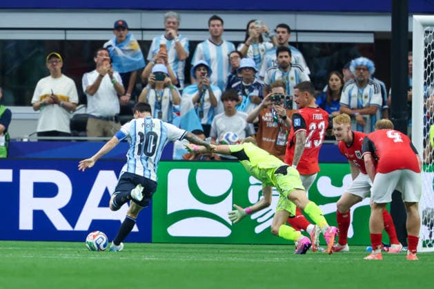 ARLINGTON, TEXAS - JUNE 22: Lionel Messi 10 of Argentina drives the ball during the FIFA World Cup, WM, Weltmeisterschaft, Fussball 2026 Group J match between Argentina and Austria at Dallas Stadium on June 22, 2026 in Arlington, Texas.  Copyright: xVCGx 111649835043