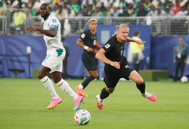 Norway s Erling Haaland goes after the ball in the first half of a FIFA World Cup, WM, Weltmeisterschaft, Fussball match against Senegal at New York New Jersey Stadium in East Rutherford, New Jersey, on Monday, June 22, 2026.  NYP20260622904 JOHNxANGELILLO
