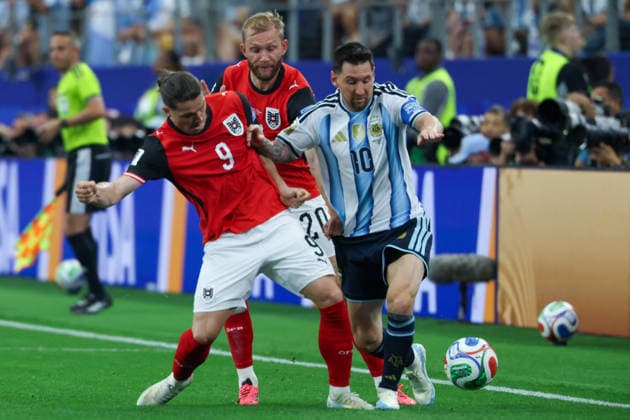 ARLINGTON, TEXAS - JUNE 22: Lionel Messi 10 of Argentina drives the ball during the FIFA World Cup, WM, Weltmeisterschaft, Fussball 2026 Group J match between Argentina and Austria at Dallas Stadium on June 22, 2026 in Arlington, Texas.  Copyright: xVCGx 111649835073
